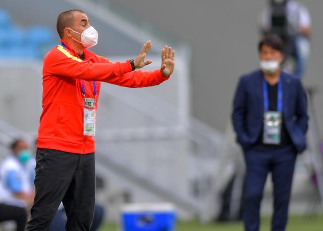 乐鱼官方网站-卡纳瓦罗返穗揭去留悬念 徐新刘殿座续约仍未定